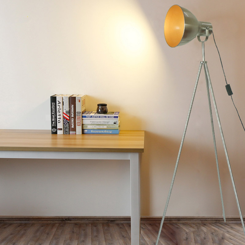Elegance soilsithe: Allure an lampa urláir Tripod