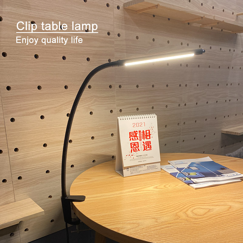 Clip Lampa faoi stiúir Deasc